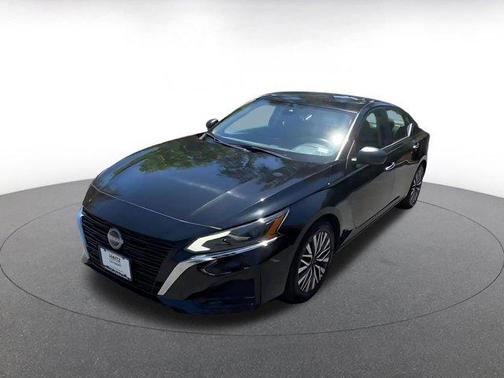 Super Black 2025 Nissan Altima SV FWD