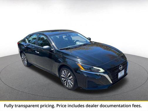 Super Black 2025 Nissan Altima SV FWD