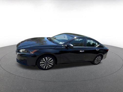Super Black 2025 Nissan Altima SV FWD
