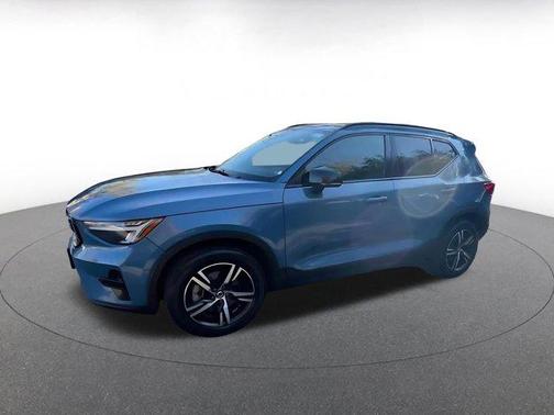 2024 Volvo XC40 CORE