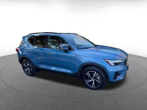 2024 Volvo XC40 CORE