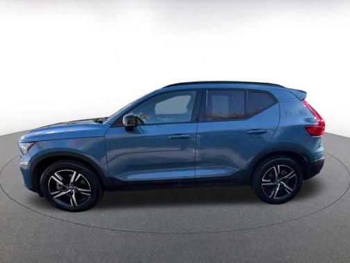 2024 Volvo XC40 CORE