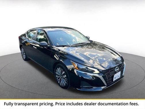 Super Black 2025 Nissan Altima SV FWD