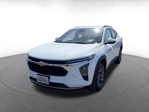 Summit White 2025 Chevrolet Trax LT