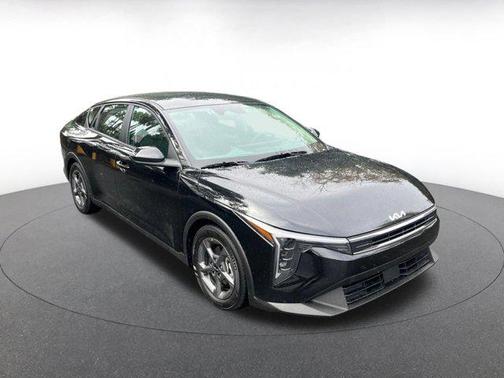 Aurora Black Pearl 2025 Kia K4 LXS