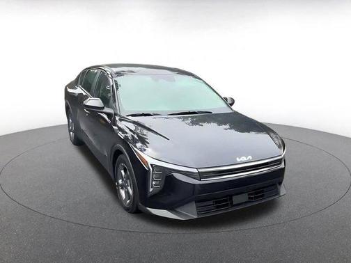 Aurora Black Pearl 2025 Kia K4 LXS