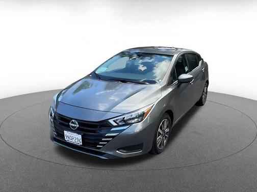 Gun Metallic 2025 Nissan Versa 1.6 SV