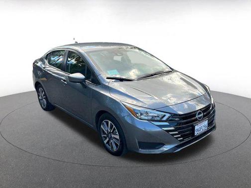 Gun Metallic 2025 Nissan Versa 1.6 SV