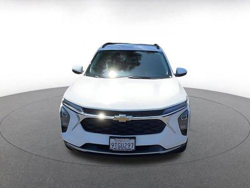 Summit White 2025 Chevrolet Trax LT