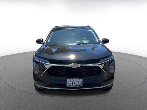 Mosaic Black Metallic 2025 Chevrolet Trax LT