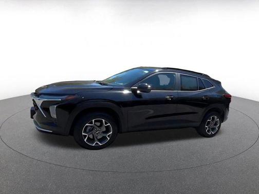 Mosaic Black Metallic 2025 Chevrolet Trax LT
