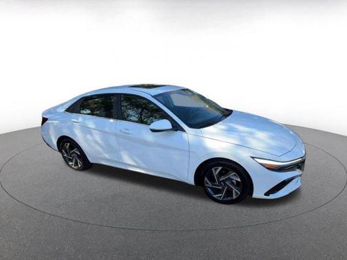 2025 Hyundai ELANTRA SEL