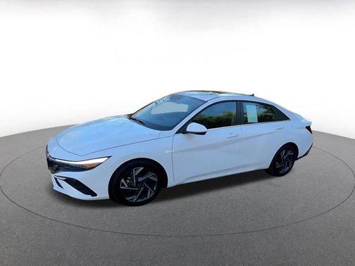 2025 Hyundai ELANTRA SEL