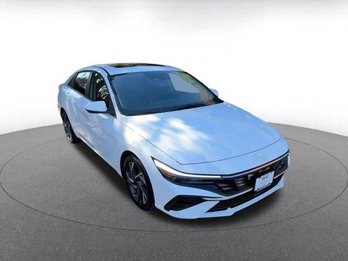 2025 Hyundai ELANTRA SEL