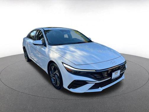 2025 Hyundai ELANTRA SEL