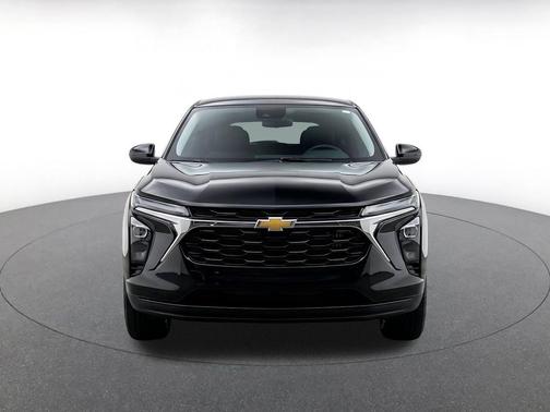 Mosaic Black Metallic 2025 Chevrolet Trax LT