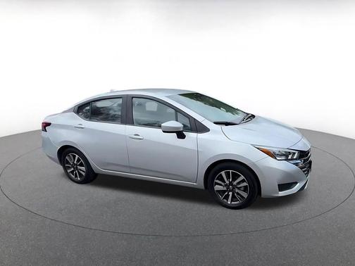 Brilliant Silver Metallic 2025 Nissan Versa 1.6 SV