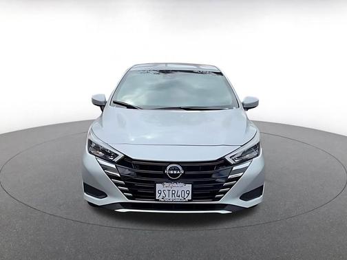 Brilliant Silver Metallic 2025 Nissan Versa 1.6 SV