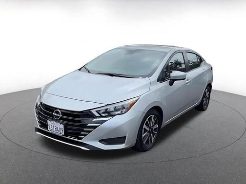 Brilliant Silver Metallic 2025 Nissan Versa 1.6 SV