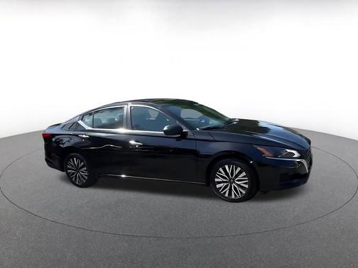 Super Black 2025 Nissan Altima SV FWD