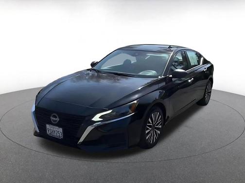 Super Black 2025 Nissan Altima SV FWD
