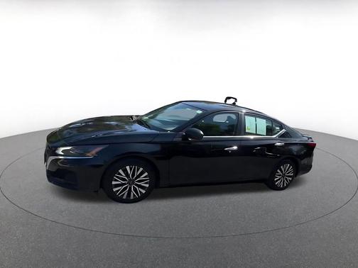 Super Black 2025 Nissan Altima SV FWD