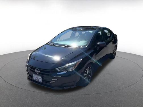 Super Black 2025 Nissan Versa 1.6 SV