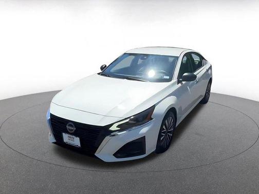 Glacier White 2025 Nissan Altima SV FWD