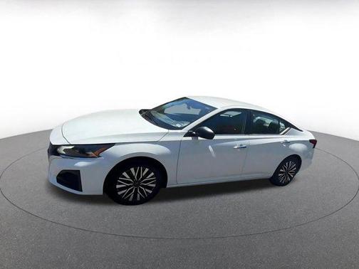 Glacier White 2025 Nissan Altima SV FWD