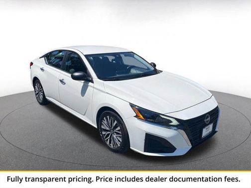 Glacier White 2025 Nissan Altima SV FWD