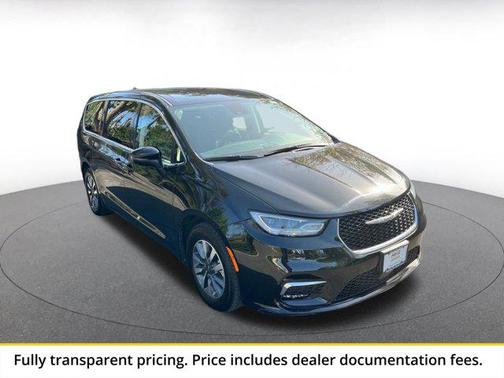 Brilliant Black Crystal Pearlcoat 2023 Chrysler Pacifica Hybrid Touring L