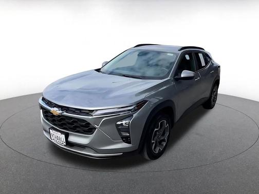 Sterling Gray Metallic 2025 Chevrolet Trax LT