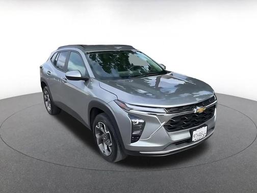 Sterling Gray Metallic 2025 Chevrolet Trax LT