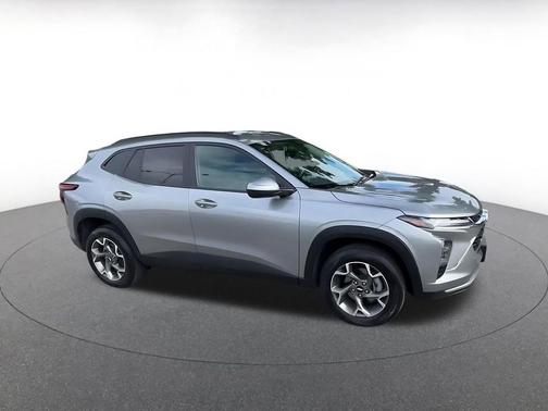 Sterling Gray Metallic 2025 Chevrolet Trax LT