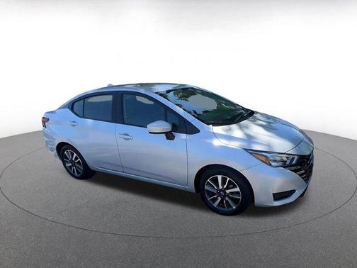 Brilliant Silver Metallic 2025 Nissan Versa 1.6 SV