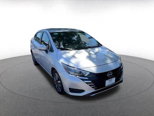 Brilliant Silver Metallic 2025 Nissan Versa 1.6 SV