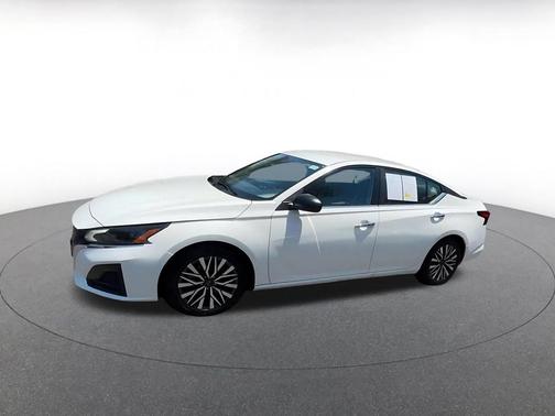 Glacier White 2025 Nissan Altima SV FWD