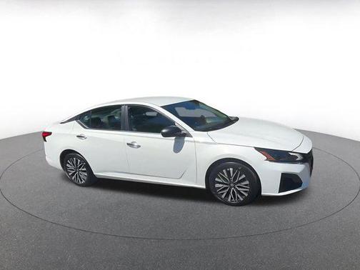 Glacier White 2025 Nissan Altima SV FWD