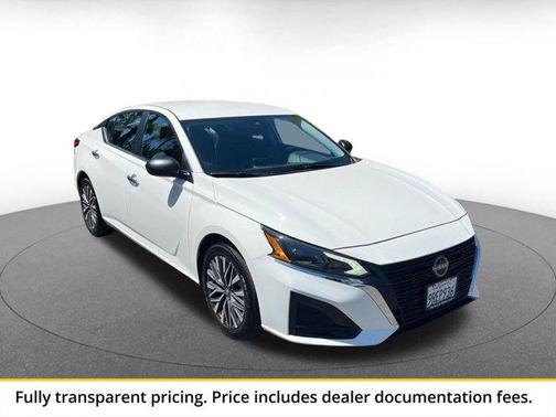Glacier White 2025 Nissan Altima SV FWD