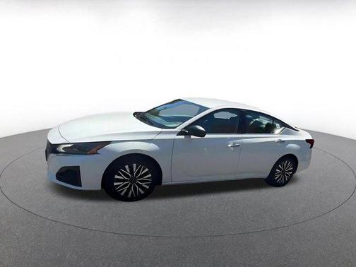 Glacier White 2025 Nissan Altima SV FWD