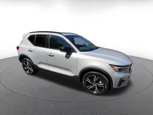 2024 Volvo XC40 CORE