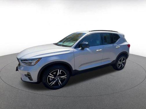 2024 Volvo XC40 CORE