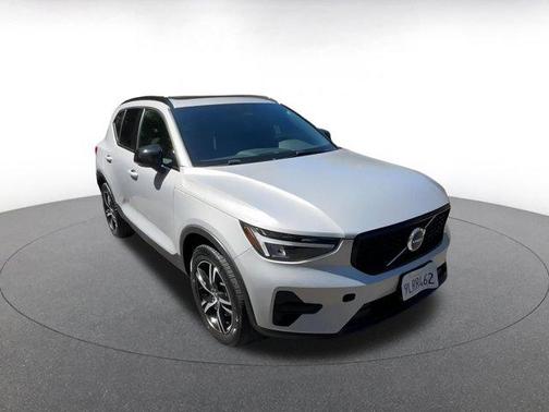 2024 Volvo XC40 CORE