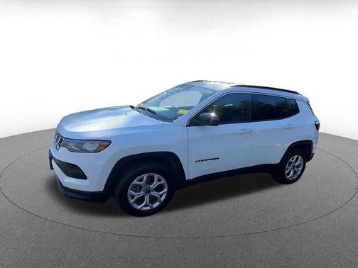 Bright White Clearcoat 2025 Jeep Compass Latitude