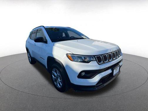 Bright White Clearcoat 2025 Jeep Compass Latitude