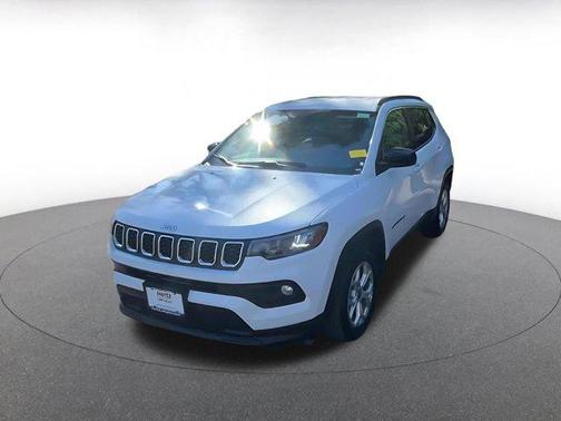 Bright White Clearcoat 2025 Jeep Compass Latitude