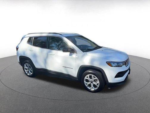Bright White Clearcoat 2025 Jeep Compass Latitude