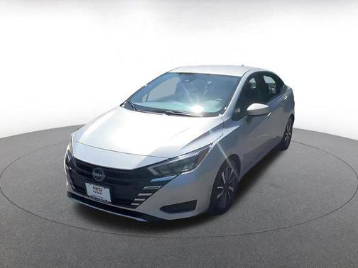 Brilliant Silver Metallic 2025 Nissan Versa 1.6 SV