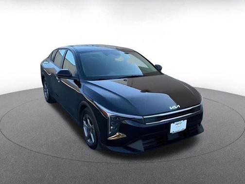 Aurora Black Pearl 2025 Kia K4 LXS