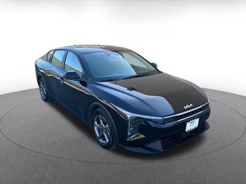 Aurora Black Pearl 2025 Kia K4 LXS